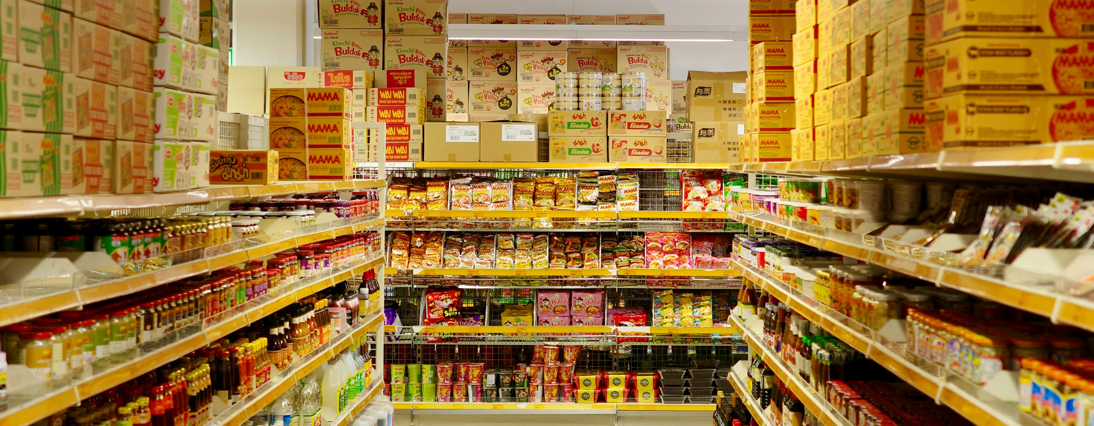 Abgepackte asiatische Lebensmittel wie Snacks, Getränke, Reis und Nudeln – HeyOishii Online-Shop